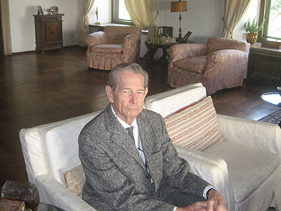 regele_mihai_2008_06 Regele Mihai la Palatul Elisabeta în iunie 2008, locul unde a fost silit să abdice cu 60 de ani înainte
