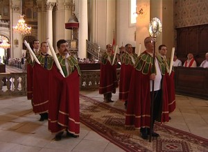 Cavalerii mantiilor roşii, în biserica armeano-catolică din Gherla
