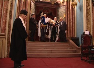 Moment din ceremonia de adio în Sinagoga Mare din Bucureşti
