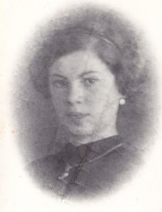 Mama lui Mihai Eisikovits: Rozalia Eisikovits (n. Weiss), fotografie din 1919