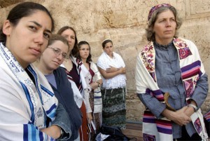 Anat Hoffman, la Zidul Plangerii, alaturi de activistele grupului de rugaciune Women of the Wall