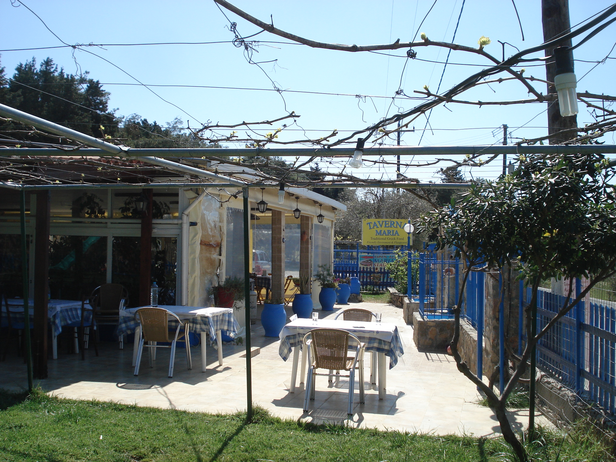 Taverna Kirei Maria. Vorbim engleza, germana, franceza italiana. Multumim in suedeza.