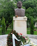 Statuia lui adrian Paunescu