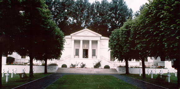 Cimitirul american de la Suresnes, Franta...1541 de soldati americani au fost inmormintati